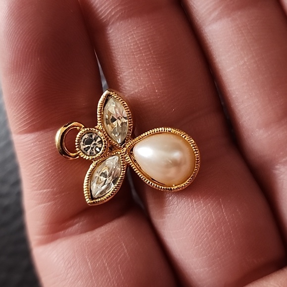 Avon earrings - Picture 5 of 7